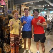 Foto de Tylers de: Fort Worth crew keeping it casual and cool while holding it down on the floor.