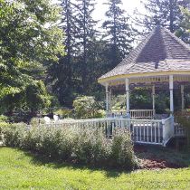 Foto de Homewood Health de: Gazebo in the Garden