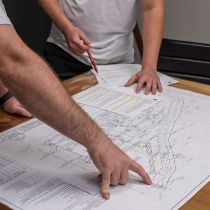 Foto de George F. Young de: The engineering department looking over blueprints
