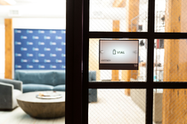 Foto de Vial de: Vial Headquarters