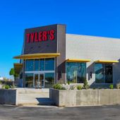 Foto de Tylers de: TYLER'S Round Rock storefront