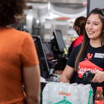 Foto de Casey's de: Team Member at the register