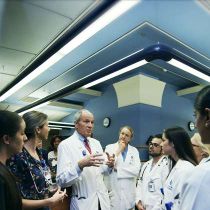 Foto de Moffitt Cancer Center de: Moffittâs 6,000 team members work tirelessly in the areas of patient care, research and education. [© Moffitt Cancer Center]