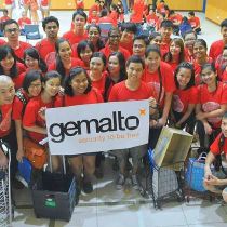 Foto de Gemalto de: Gemalto employees collected food for 300 families